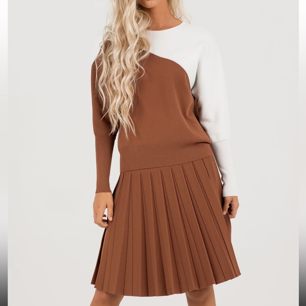 NWT Aleeza Paris Pleated Wonder Skirt